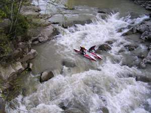 Kataraft in der Einfahrt zum Prut-Wasserfall